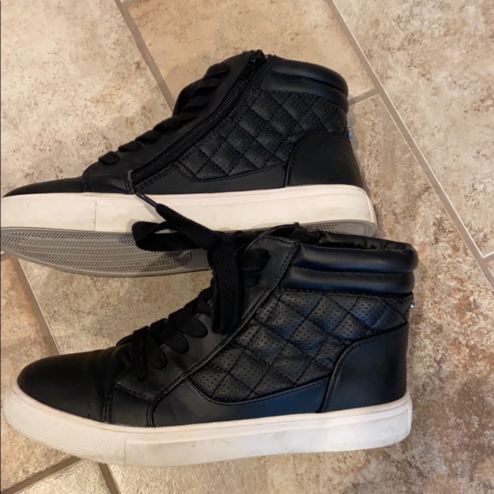 Steve Madden side zip sneaker size 7 1/2